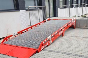 Loading ramp for trucks
