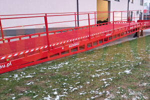 Mobile loading ramp with telescopic legs AUSBAU