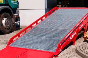 Van-docking-ramp