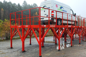 Mobile ramp for warehouse