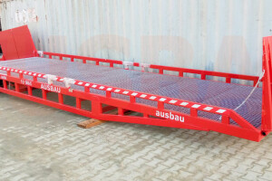 mobile loading yard ramp for warehouse