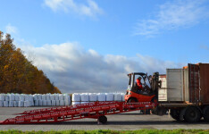 mobile ramps for containers