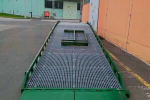 mobilna-rampa-na-nakladanie-galerie