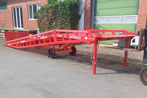 mobile ramp for warehouse
