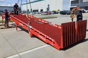 Loading ramp for containers