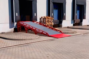 Van-dock-ramp