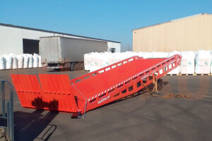 mobile loading ramp