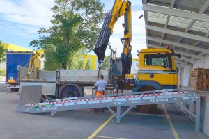 Loading ramp for forklift