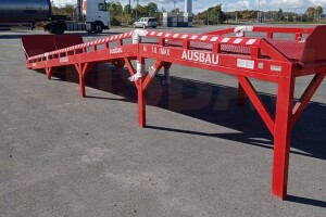 Loading ramp for trucks