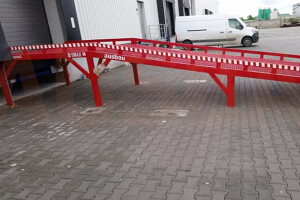 Fixed ramp for trucks